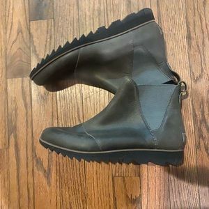 Sorel Women’s Ainsley Chelsea Boots